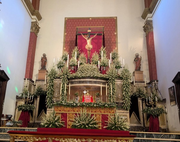 Un Exorno de Luz y Perfume: El Santo Cristo de la Luz en 2025