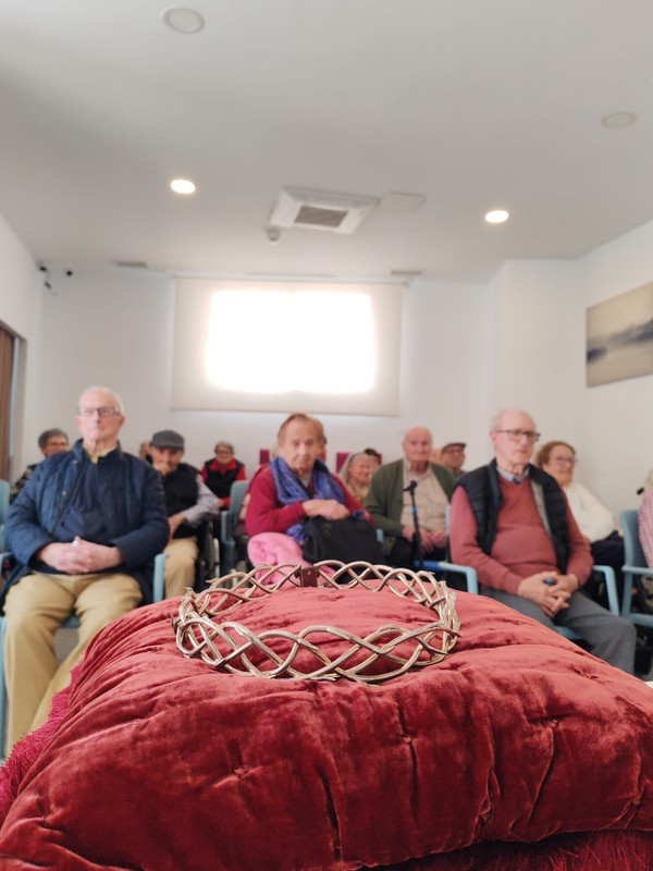 La Hermandad del Cristo comparte una jornada de fe y convivencia con nuestros mayores