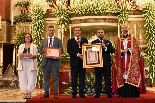 Emoción y fe en la Misa de Hermandad, imposición de medallas y homenaje a D. Luis Pedrosa