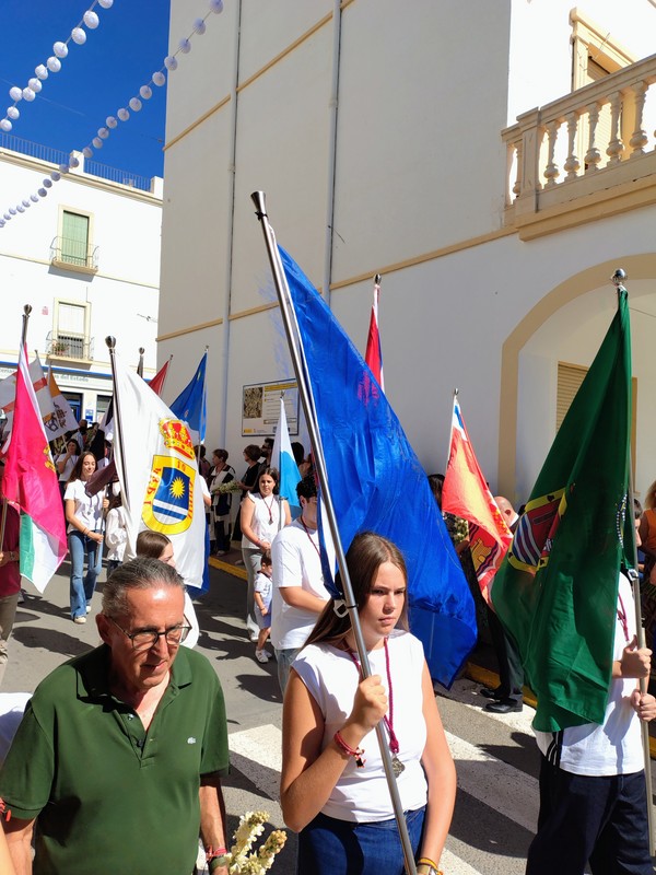 Dalías da inicio a los cultos al Santísimo Cristo de la Luz con el tradicional y multitudinario primer ramo de nardos.