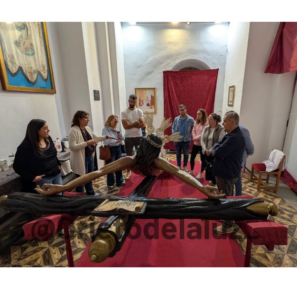 La Junta de Gobierno comprueba el excelente resultado de los trabajos de conservación del Stmo. Cristo de la Luz.