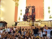 DALÍAS ESPERA CON EMOCIÓN LA SALIDA DEL STMO. CRISTO DE LA LUZ