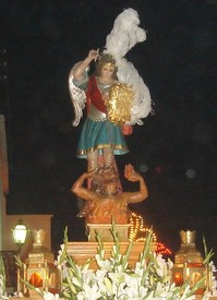 OFRENDA FLORAL A SAN MIGUEL