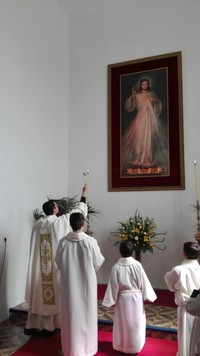 BENDICIÓN  DEL CUADRO DE LA DIVINA MISERICORDIA - PARROQUIA SANTA MARÍA DE AMBROX