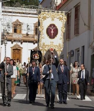 NUEVO  DOSEL  PARA  EL  ESTANDARTE  DE LA  HERMANDAD.