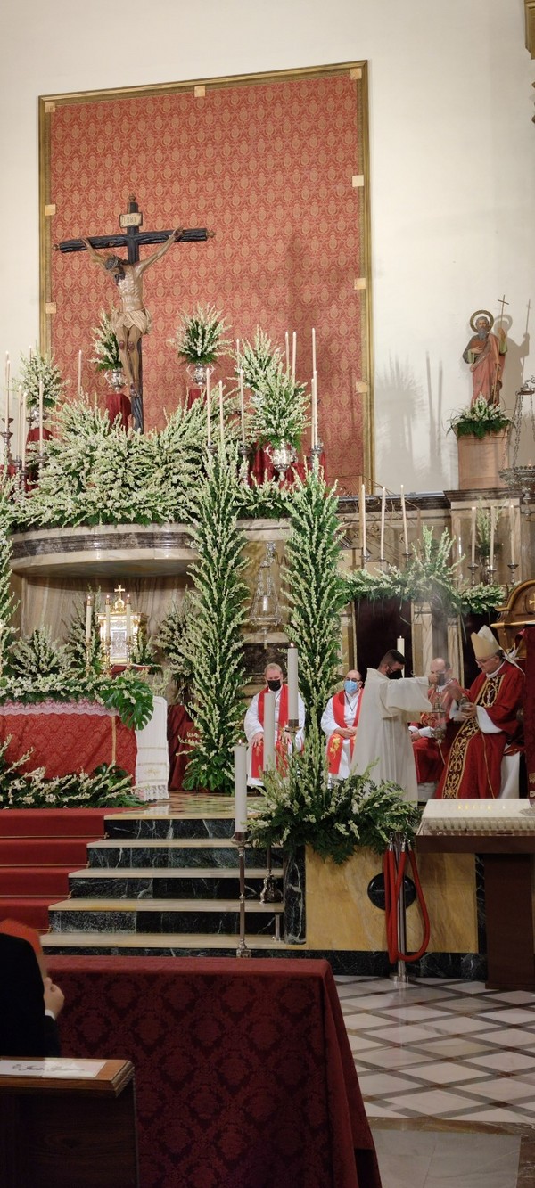 D. ANTONIO GÓMEZ CANTERO, OBISPO COADJUTOR DE ALMERÍA, PRESIDE EL SEPTENARIO AL STO. CRISTO DE LA LUZ