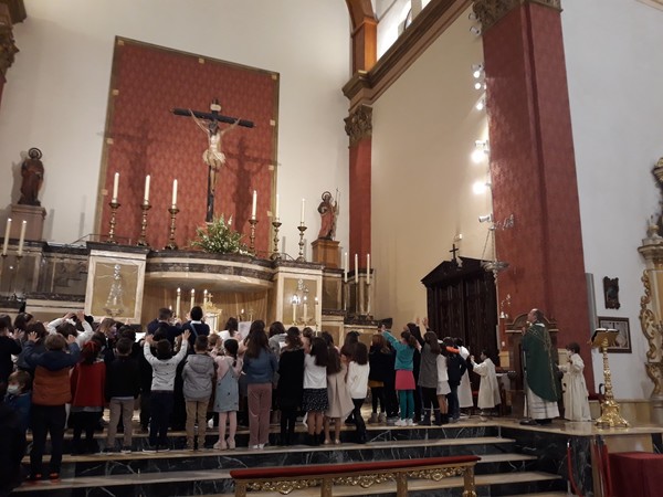 Presentación de los niños al Cristo de la Luz.