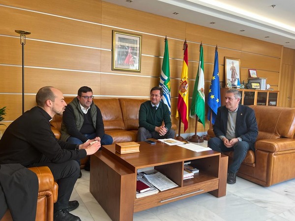 Ayuntamiento de El Ejido comprometidos con el Santo Cristo de la Luz.