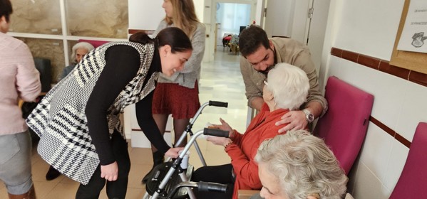 Visita a los abuelos de la Residencia de Dalías